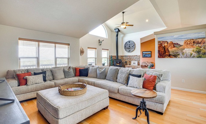Glade Park House | Luxe Mesa View Home on 35 Acres w/Wraparound Deck