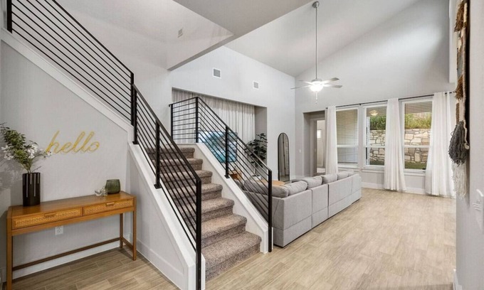Austin House | Modern 4B House with Office & Breakfast | Rated 10/10