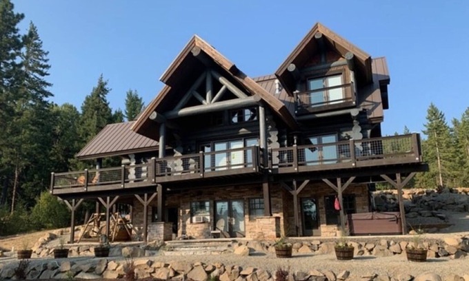 Cle Elum Cabin | Exclusive Mountain Lodge with Spa and Ocean Views