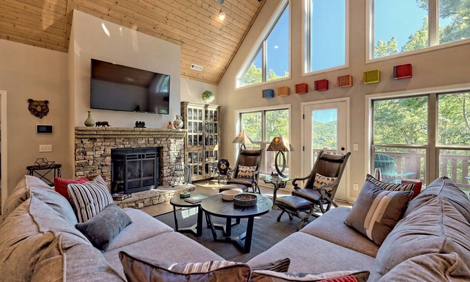 Sky Valley House | Scenic Mountain Top Home with Pool & Spa - Guest Rated 9.8