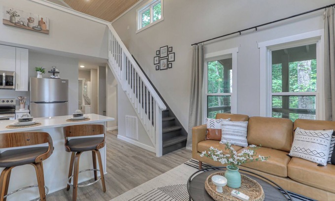 Monteagle Cabin | Guest Rated 10/10: Luxe Nest at The Retreat on Sunset Bluff