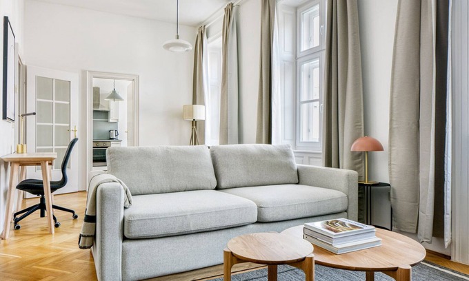 Schottenfeld Apartment | Modern Neubau Studio with Elevator, Near Metro & Shops