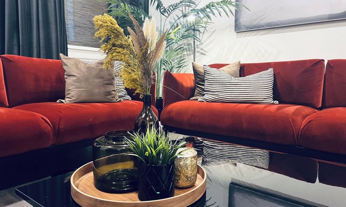 East Parkside House | Modern King Bed Suite with Rooftop Deck & Spa Amenities