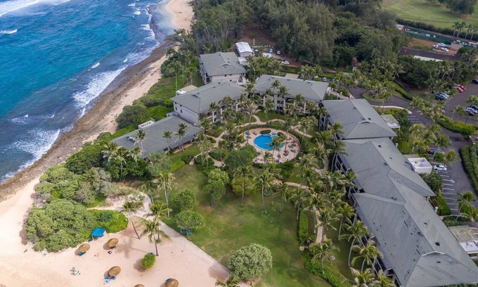 Kahuku Villa | Beachfront Ocean View Villa with Pool and Spa Amenities