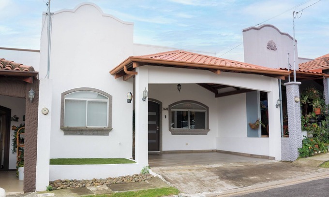 Heredia House | Prime Oasis with Pool, Sports Courts & Pet-Friendly Amenities