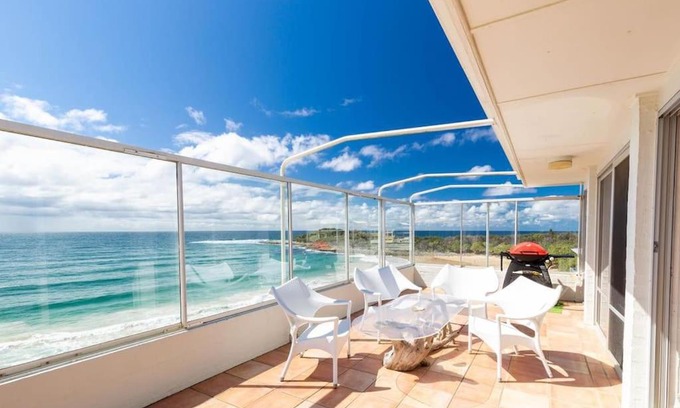 Yamba House | Oceanfront Penthouse at Suncrest 5 - Rated 9.5/10 by Guests