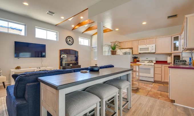North Arroyo House | Inviting Pasadena Casita with Fireplace and Spa Amenities