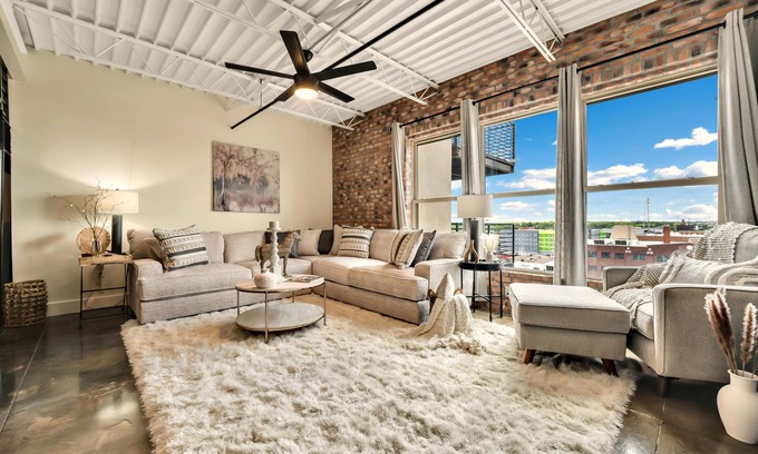 Brazos Condo | Elegant Penthouse Near Magnolia with Pool and Spa Amenities