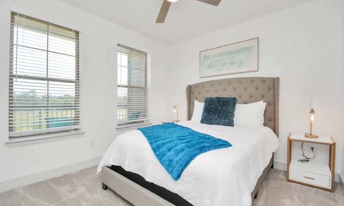 Spring Apartment | Relaxing Retreat with Pool & Gym for Long Stays