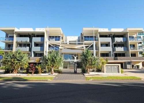 Urangan Apartment | Luxe Resort Units Urangan Esp Hervey Bay Marina Ocean Views Pool