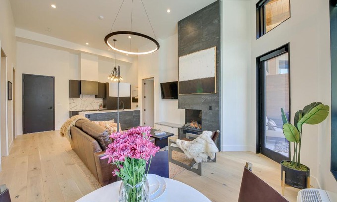 Sandpoint Apartment | Cozy Ski-In/Ski-Out Schweitzer Condo with Hot Tub