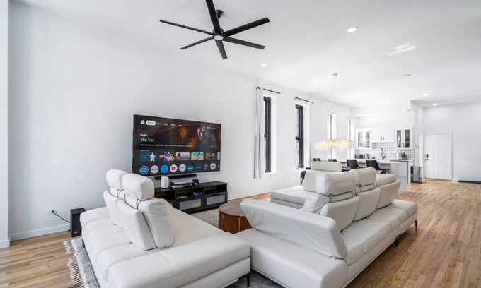 West Town House | Exceptional Bucktown Home with Secure Parking & Breakfast