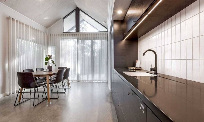 Dunsborough House | Elegant Studio Stay in Central Dunsborough | Caesia by Melo Studios