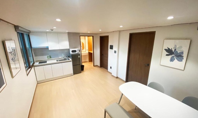 Seogyo-dong Apartment | Elegant Luxe Suite Room with Breakfast & Hot Tub Access