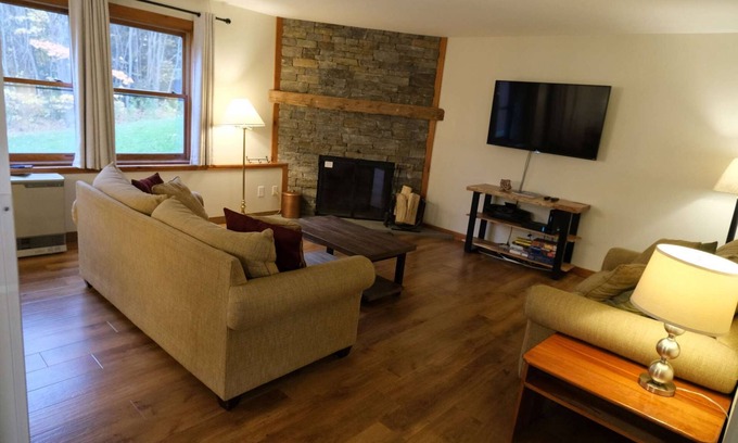 Central Vermont- Killington Condo | Top-Rated Trailside Retreat: Bike, Ski & Relax with Amenities