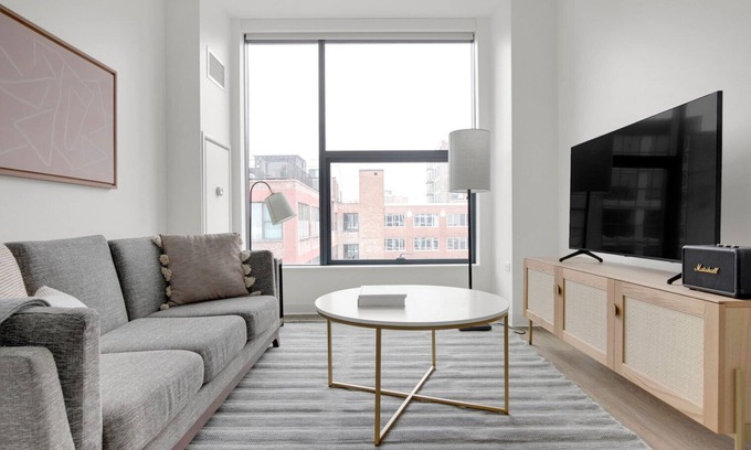 West Loop Apartment | Modern West Loop Studio with Pool & Gym in Greektown