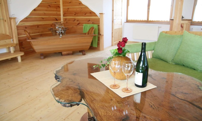 Mitterfecking Apartment | Beautiful Loft with Spa, Breakfast & Child-Friendly Comfort