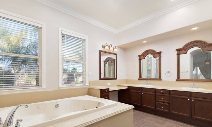 Alessandro Heights House | LuxHome Suite C: The luxurious Presidential Suite in a multi-unit-mansion