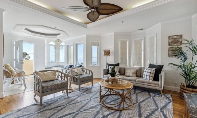 El Granada House | Guest Rated: 9.8 | Beach Home with Games & Breakfast