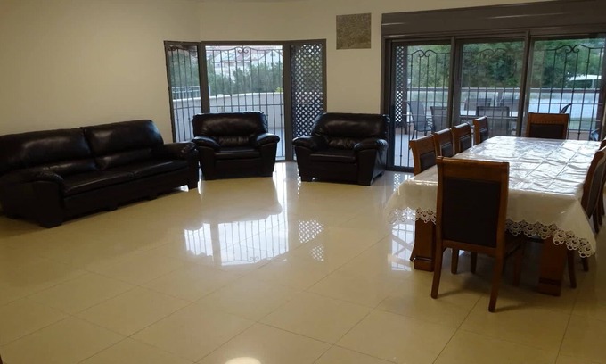 Beit Shemesh House | Elegant Five Bedroom Duplex: Pet Friendly & Breakfast Included