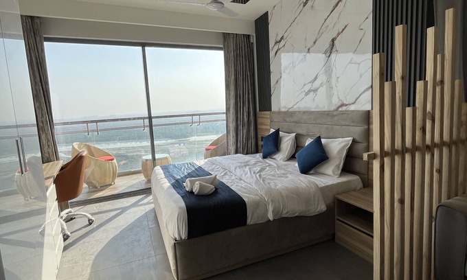 Noida Apartment | Discover Luxsugero on the 27th Floor with Pool & Spa