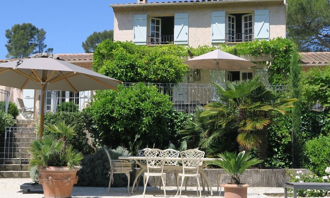 Le Revest-les-Eaux Villa | Elegant Villa with Pool and Scenic Garden Escape