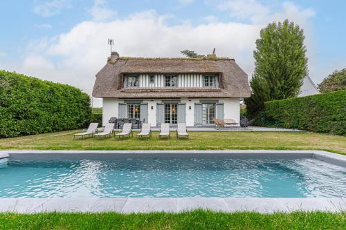 Tourgeville Villa | Elegant 4-Bedroom Cottage with Garden for Families