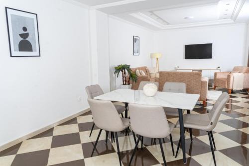 Hydra Apartment | Elegant Apartment in Bir Mourad Raïs - 4 Star Stay