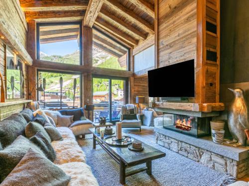 Val-d'Isere Apartment | Elegant Duplex with Jacuzzi & Hammam, Near Pistes and Shops