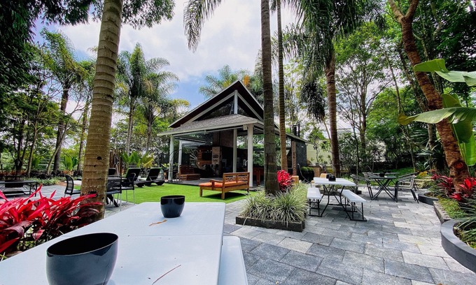 Carapicuiba House | Inviting Property with Jacuzzi Perfect for 12 Guests!