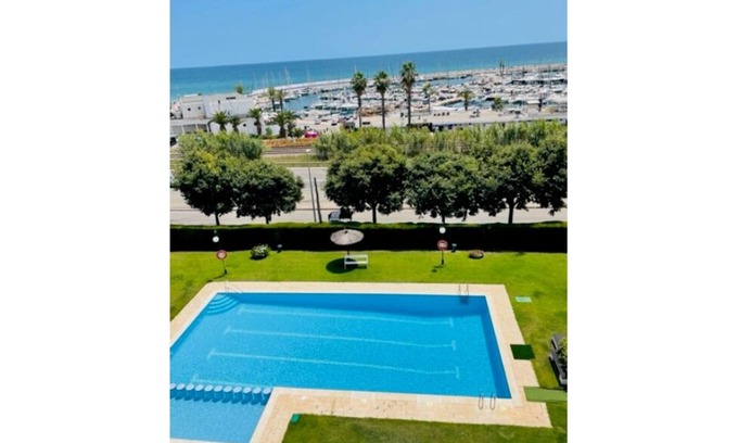 Sant Andreu de Llavaneres Apartment | Elegant Top Floor Marina Flat with Pool & Kitchen Amenities