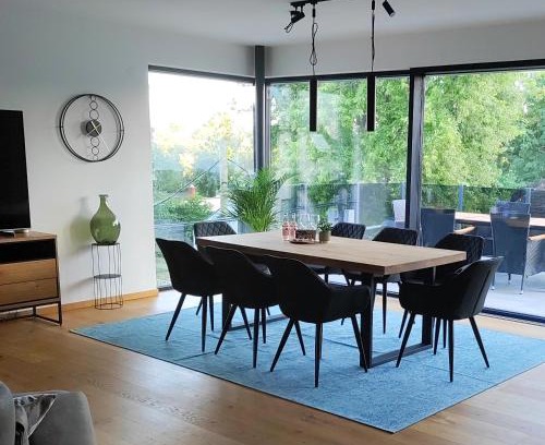 Kaisermuhlen Apartment | Elegant Penthouse with Views of UNO City and Kaiserwasser