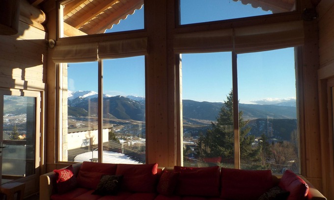 Font-Romeu-Odeillo-Via Ski Chalet | Stylish Log Chalet with Panoramic Views & Spa Amenities