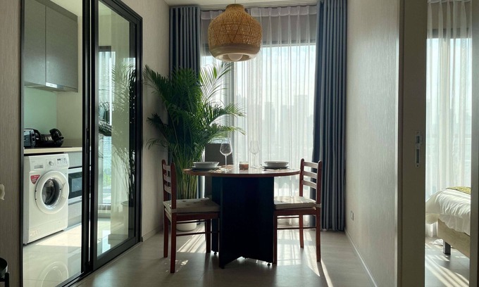 Bang Chak Apartment | Convenient Condo with Pool and Spa Near Train Access
