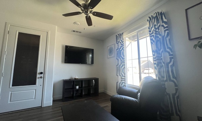 Roosevelt House | Private Entry 1 Bedroom In-law Suite for Family Getaways