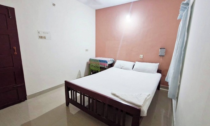 Varkala Bed & Breakfast | Luxurious 1 double Bed BnB 2
