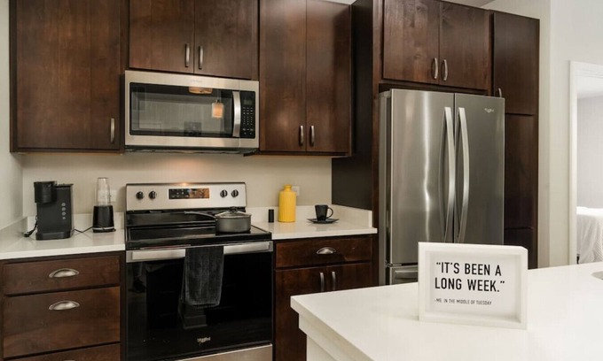 Plato Center Apartment | Modern 2-Bedroom Retreat with Pool & Kitchen Access