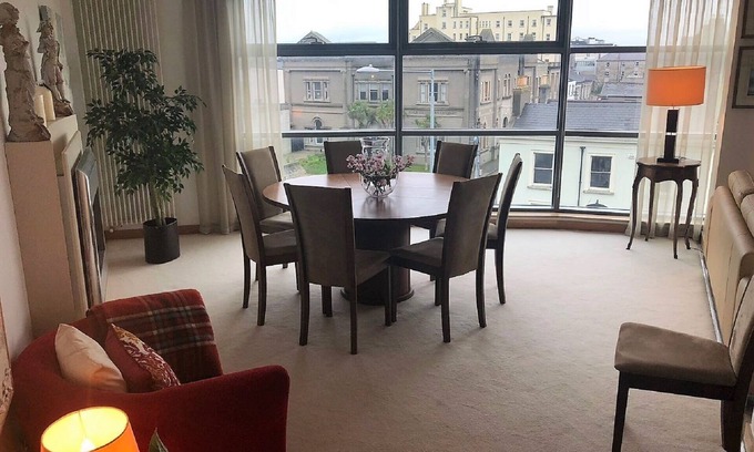 Dun Laoghaire Apartment | Stunning 2-Bed Apartment in Dunlaoire with Ocean View