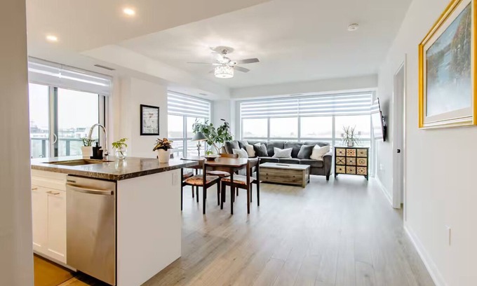 Innisfil Condo | Luxurious 2-Bed, 2-Bath Furnished - 5 Star Resort