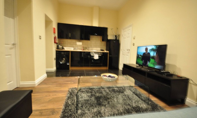 Bedford Apartment | Indulge in a 2 Bed Apartment with Pool & Spa Amenities