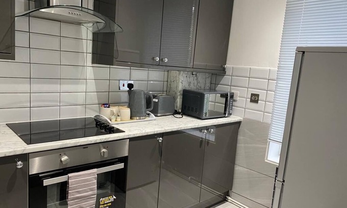 Glyndon Apartment | Elegant 2-Bed Apartment in Woolwich with Kitchen & Breakfast