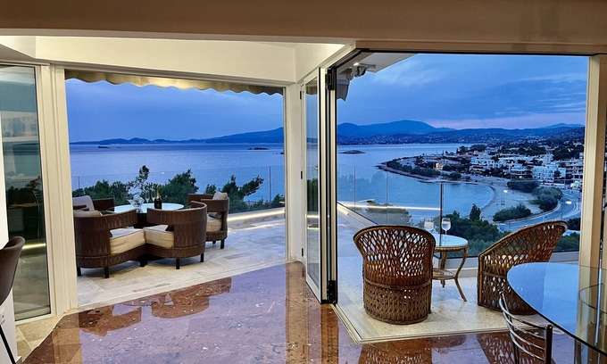 Saronida Apartment | Guest Rated 10/10: Sea-side Apartment in Saronida