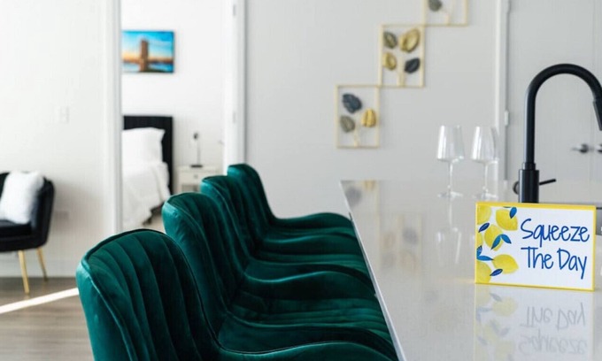 Morton Grove Apartment | Luxurious 2 Bedroom in Morton Groove