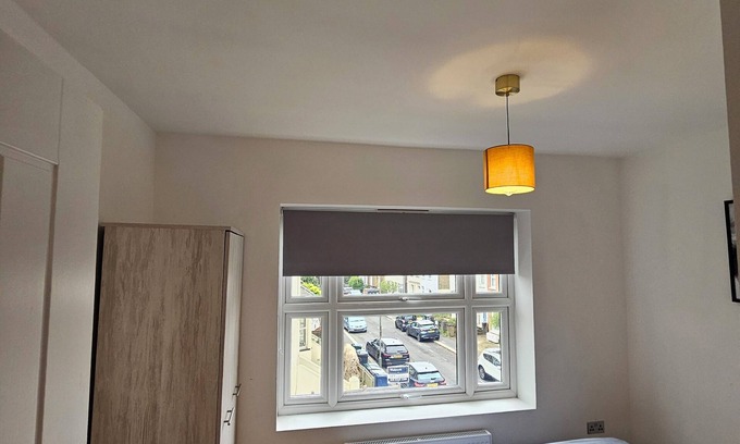 West Finchley Apartment | Pet-Friendly 2 Bedroom Apartment for Memorable Stays