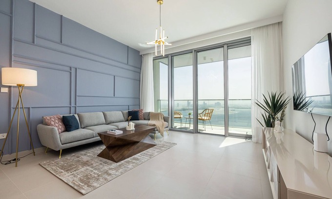 Dubai Apartment | Modern 2BDR Apartment with Pool & Family Amenities