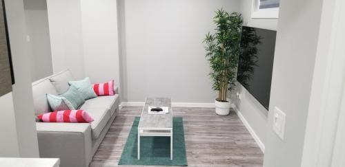 Winnipeg House | Cozy 2 Bedroom Basement Suite - Child Friendly & Rated 8.1