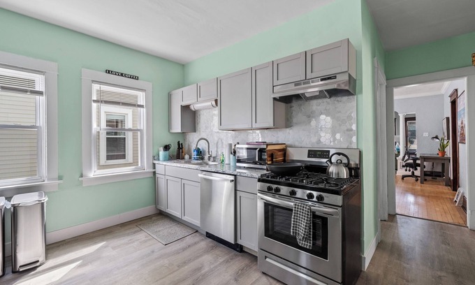 Bay View Apartment | Cozy 2 Bedroom Retreat in Bay View with Pet-Friendly Perks