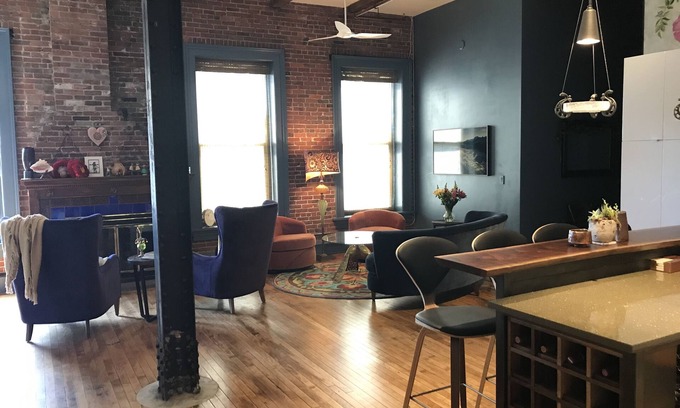 Downtown Portland Condo | Elegant 2 Bedroom Loft in Portland’s Vibrant Art District