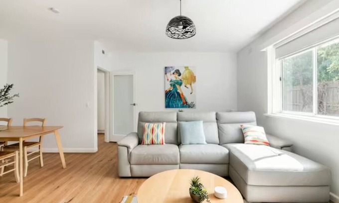 Ascot Vale Apartment | Elegant 2BR Retreat: Perfect for Showgrounds Access!