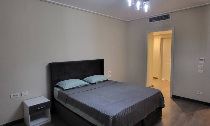 Bulaq ad Dakrur Apartment | Elegant 3-Bedroom Apartment with Pyramid Views
